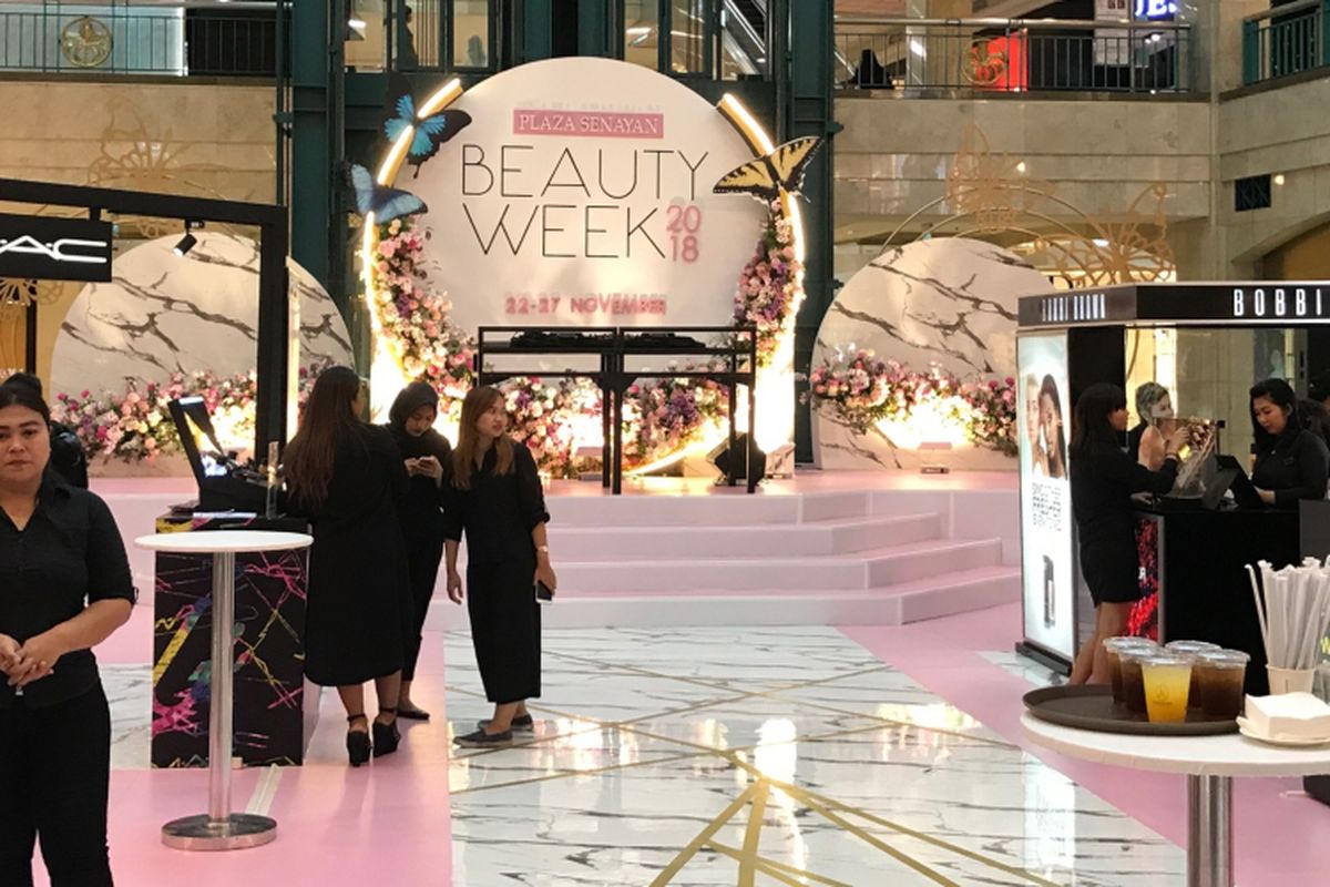 Ikuti make up demo di main atrium Plaza Senayan Jakarta selama acara Beauty Week 2018 yang berlangsung tanggal 22-27 November 2018.