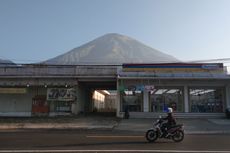 Melihat Lanskap Puncak Sindoro dari Minimarket Wonosobo, Mirip Gunung Fuji di Jepang
