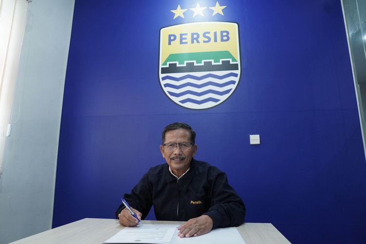 Direktur Teknik Persib Bandung resmi diumumkan pada Jumat (2/5/2025) ia adalah sosok legenda Djadjang Nurdjaman alias Djanur.