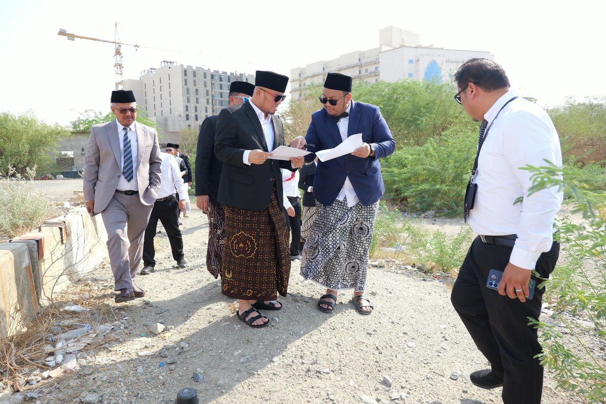 Wakil Menteri Haji dan Umrah Republik Indonesia Dahnil Anzar Simanjuntak, meninjau langsung lokasi yang diproyeksikan sebagai Kampung Haji Indonesia di kawasan Jabal Hindawiyah, Mekkah, Arab Saudi, Senin (20/10/2025).