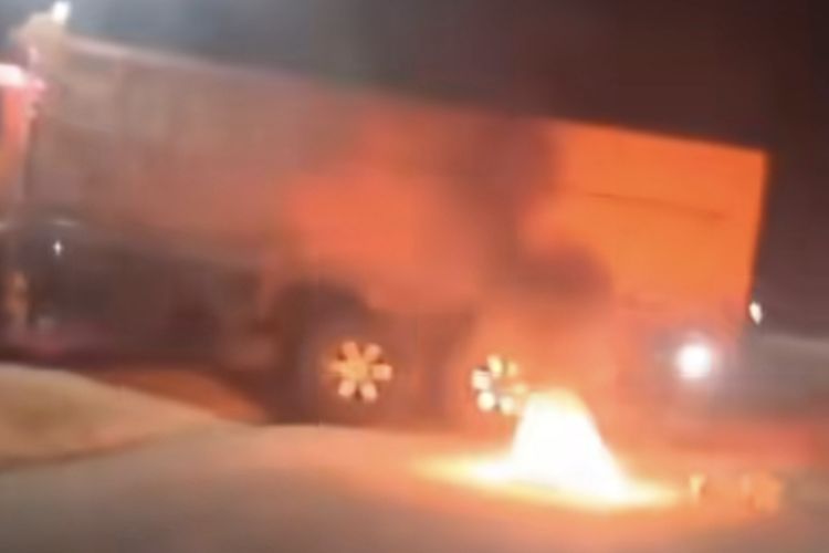 Protes Debu Perbaikan Jalan, Warga Sempat Blokade Jalan di Parung Panjang Bogor