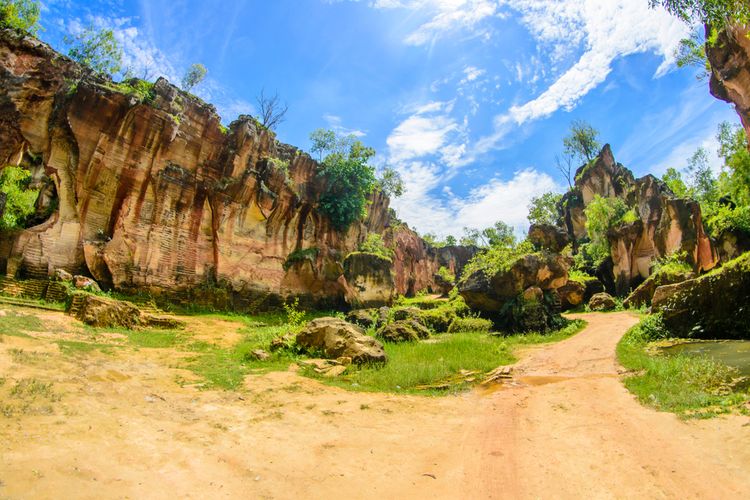 Bukit Arosbaya merupakan sebuah bukit kapur yang berlokasi di Buduran, Arosbaya, Kabupaten Bangkalan