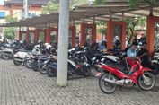 Hari Pertama Aturan Hemat BBM, Parkiran Pemkab Sumenep Masih Dipenuhi Motor