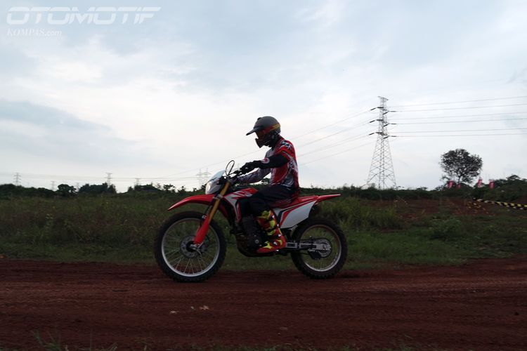 Honda CRF150L.