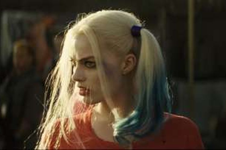 Margot Robbie beraksi sebagai Harley Quinn dalam Suicide Squad.