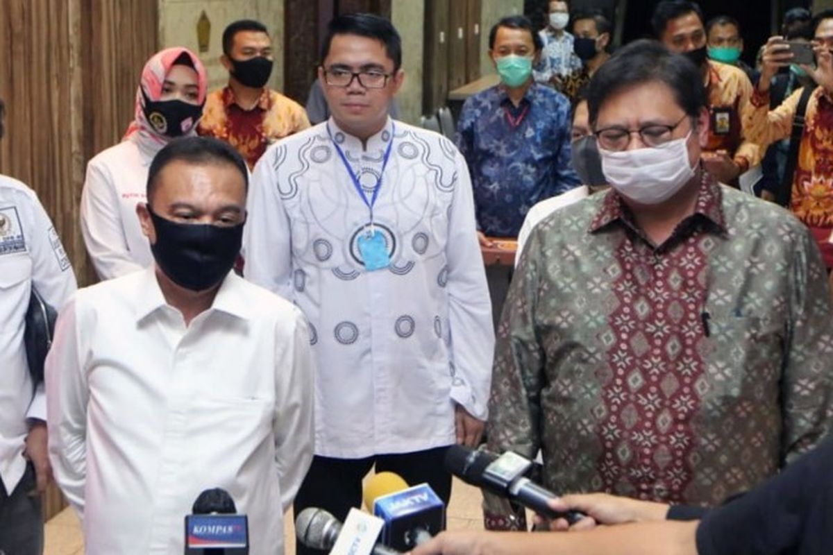 Koordinator Satgas Lawan Covid-19 DPR RI Sufmi Dasco Ahmad, usai melakukan kunjungan ke Kantor Kemenko Perekonomian di Jakarta, Kamis (28/5/2020). 