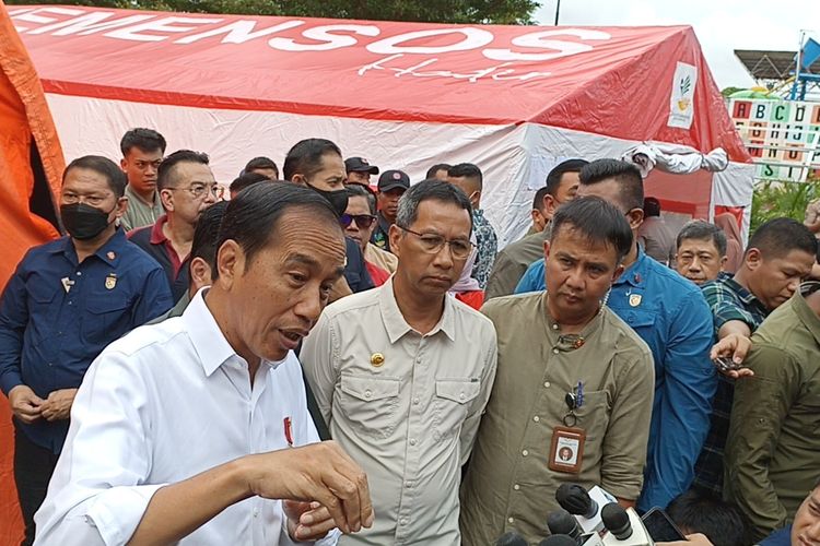 Presiden Joko Widodo menyatakan, kawasan Plumpang, Kelurahan Rawa Badak Selatan, Kecamatan Koja, Jakarta Utara merupakan zona berbahaya, Minggu (5/3/2023).