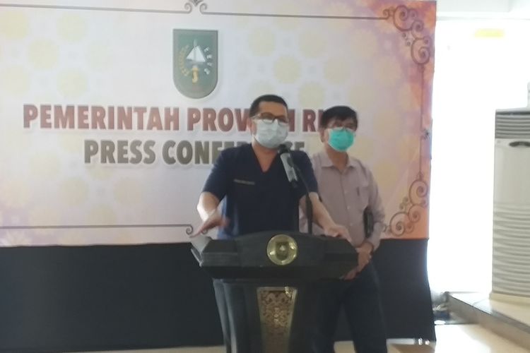 Jubir Satgas Penanganan Covid-19 Riau, dr Indra Yovi, memberikan penjelasan terkait penanganan Covid-19 di Provinsi Riau beberapa waktu lalu di Gedung Daerah Riau di Kota Pekanbaru.
