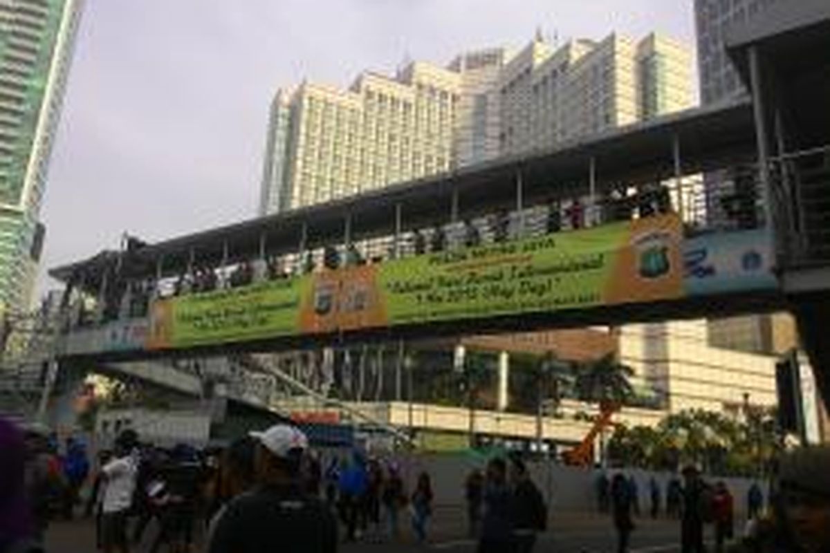 Jembatan Penyebrangan Orang (JPO) Hotel Indonesia, Jumat (1/5/2015).