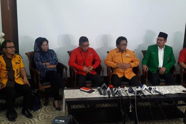 Sejumlah petinggi partai politik pendukung pasangan calon gubernur dan wakil gubernur DKI Jakarta nomor urut dua Basuki Tjahaja Purnama dan Djarot Saiful Hidayat usai konsolidasi di City Tower, Jakarta Pusat, Selasa (7/3/2017)..