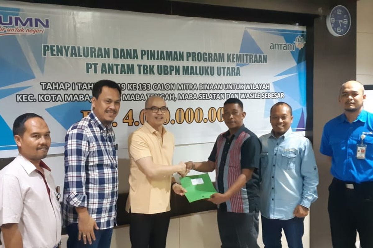 Penyaluran bantuan Antam senilai Rp 4 miliar untuk UKM di Maluku Utara.