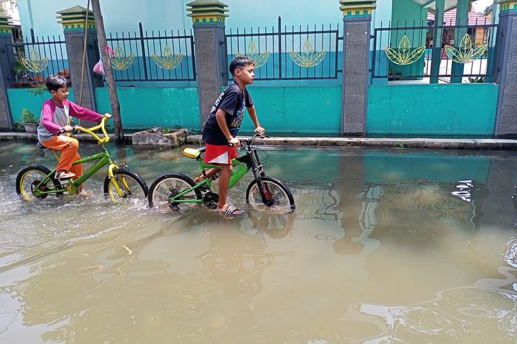 Kepala Desa Buah Batu menyebutkan ada beberapa persolan yang menyebabkan Komplek Griya Bandung Indah (GBI) kerap dilanda banjir hingga menahun. Saat ini, ia berharap dibangunnya Sodetan air atau kolam retensi guna menanggulangi banjir luapan sungai Cipeso