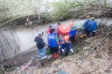 Mayat Bertato Tanpa Kelamin Ditemukan Tersangkut di Sungai Ciliwung