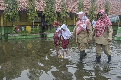 Bekasi Andalkan Bantuan Pemerintah dan Pengusaha untuk Pemulihan 152 Sekolah Terdampak Banjir