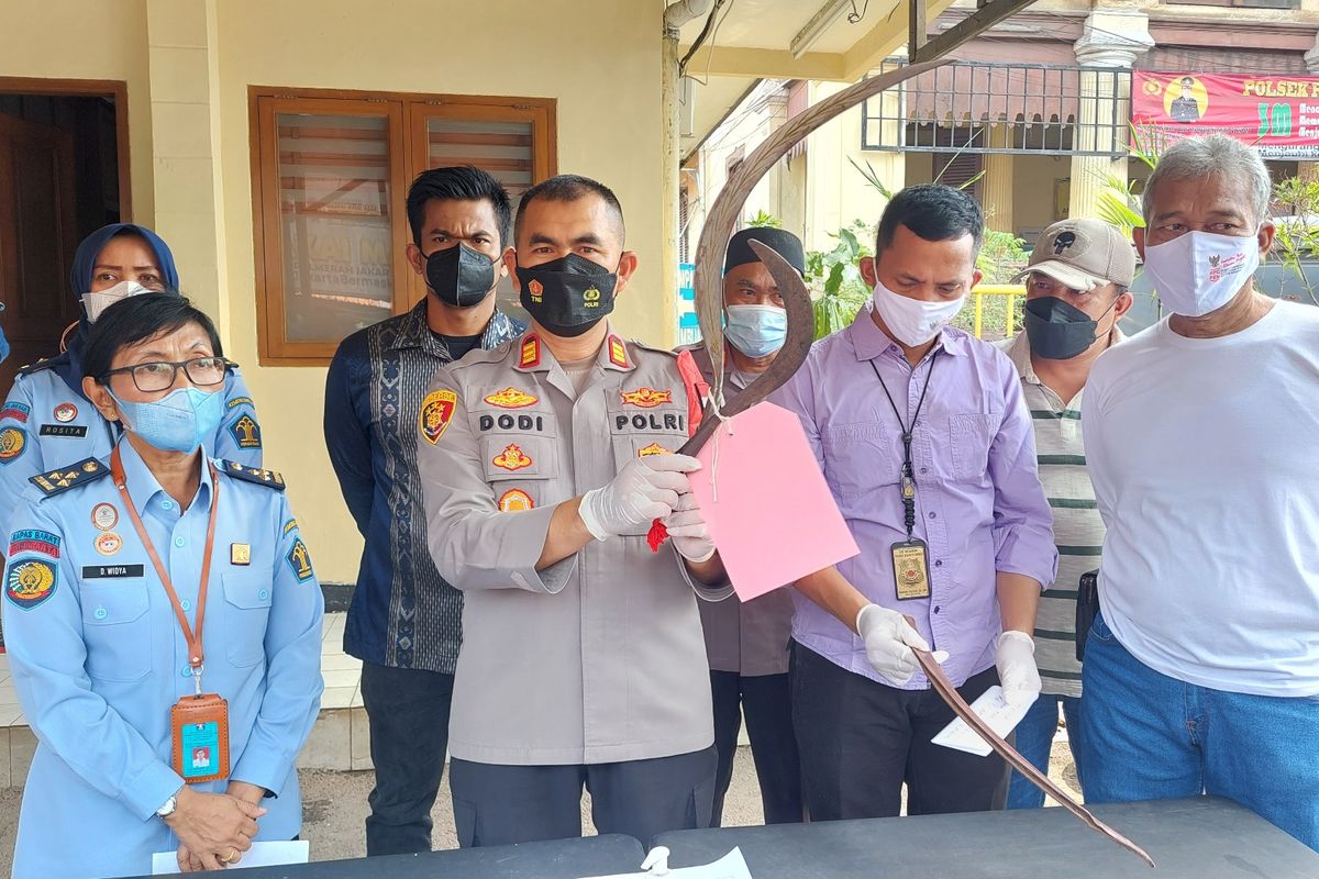 Polisi amankan pelaku yang tewaskan seorang pemuda berinisial MD (20) dalam insiden tawuran di Jalan Sanip, Kelurahan Jati Pulo, Kecamatan Palmerah, Jakarta Barat pada Sabtu (9/4/2022) dini hari.