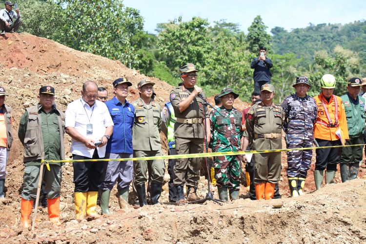Mendagri: Presiden Prabowo Apresiasi Seluruh Pihak yang Terlibat dalam Penanganan Longsor di Cilacap