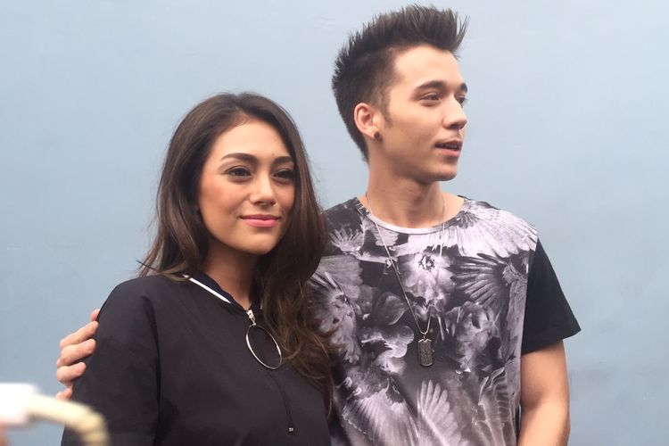 Celine Evangelista dan Stefan William diabadikan di studio TransTV, Mampang, Jakarta Selatan, Selasa (14/2/2017)