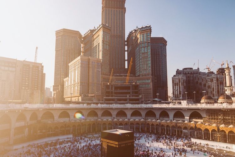 Ilustrasi haji. Pemerintah Indonesia berencana membangun Kampung Haji Indonesia di Mekkah, Arab Saudi, untuk memfasilitasi jamaah haji asal Indonesia yang setiap tahun jumlahnya mencapai ratusan ribu. Lokasi kampung haji ini disebut hanya berjarak 400 meter dari Masjidil Haram, pusat ibadah umat Islam di seluruh dunia.
