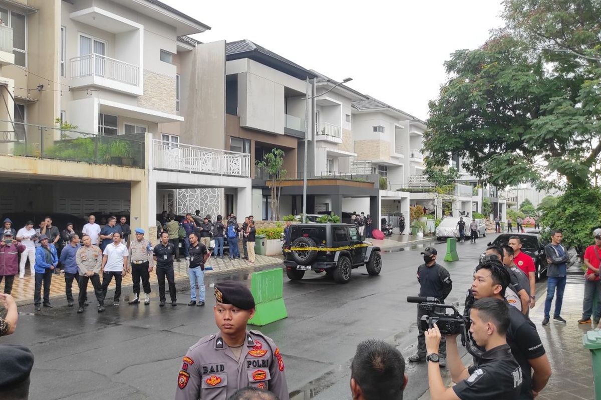 Rekonstruksi kasus penganiayaan D oleh Mario Dandy di lokasi kejadian, Perumahan Green Permata, Ulujami, Pesanggrahan, Jumat (10/3/2023). 