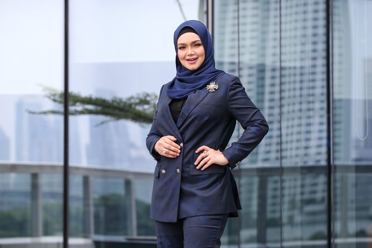 Penyanyi asal Malaysia, Siti Nurhaliza berkunjung ke Kantor Redaksi Kompas.com di Menara Kompas, Jakarta, Jumat (9/8/2019).