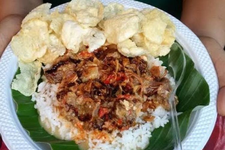 Nasi glewo, makanan kuliner langka khas Semarang yang pecahkan rekor muri pada HUT Kota Semarang.