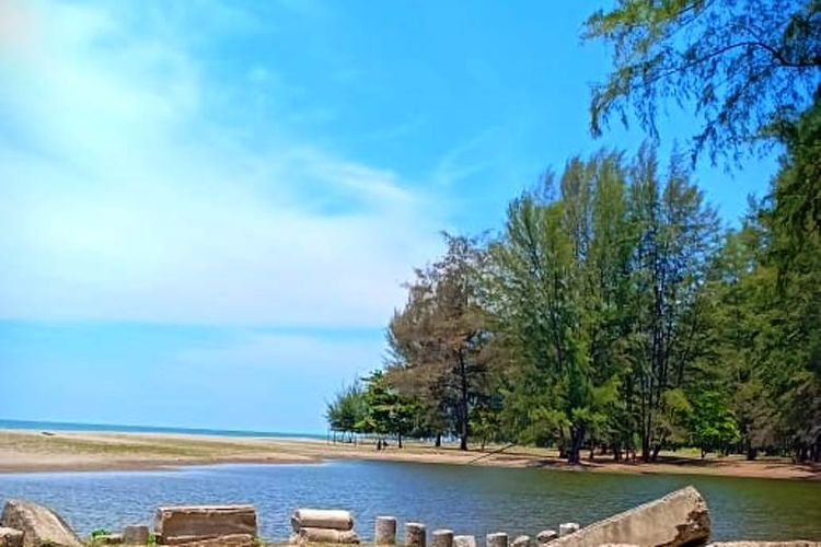 Obyek wisata Pantai Rancong, Desa Rancong, Kecamatan Muara Satu, Kota Lhokseumawe, Kamis (2/5/2019) 