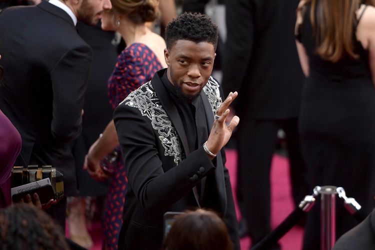 Aktor Chadwick Boseman menghadiri perhelatan Academy Awards ke-90 atau Oscar 2018 di Hollywood & Highland Center, Hollywood, California, Minggu (4/3/2018). 