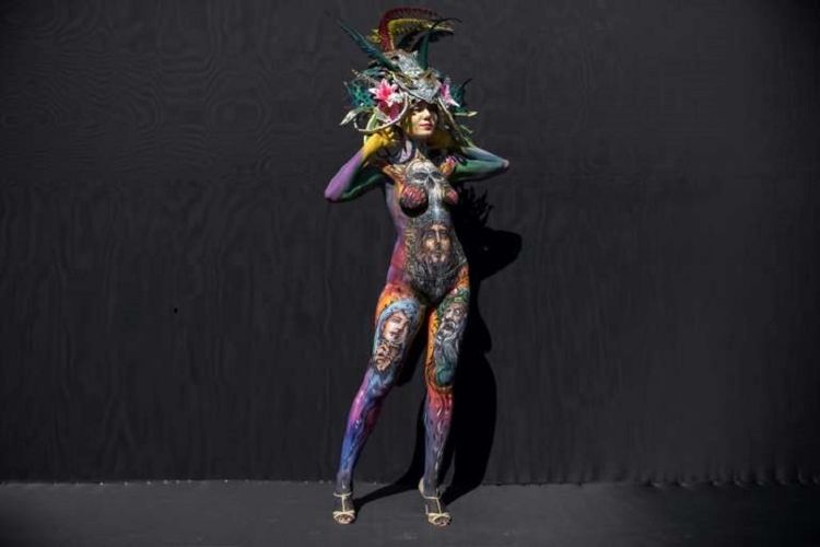 Salah satu model yang tampil dalam International Bodypainting Festival atau Festival Melukis Tubuh Internasional di Daegu, Korea Selatan, 26 Agustus 2017.