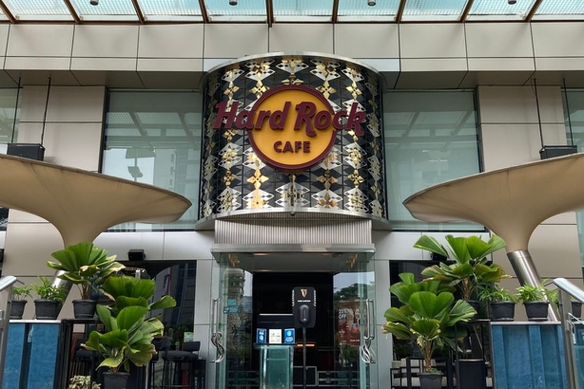 Ilustrasi Hard Rock Cafe Jakarta di Mall Pacific Place.