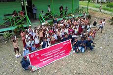 Wujudkan Masa Depan Pelajar Papua, Telkomsel Salurkan Ratusan Pasang Sepatu Hasil Donasi Poin Pelanggan