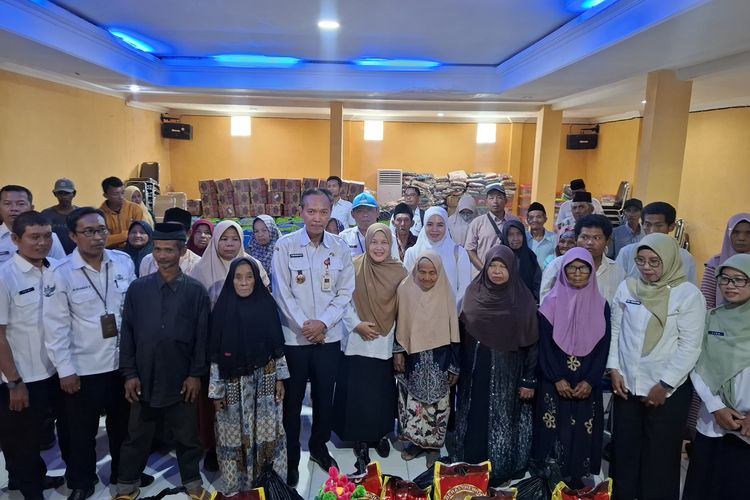 40 Gelandangan dan Pengemis di Sumenep Terima Beras Hingga Telur Gratis