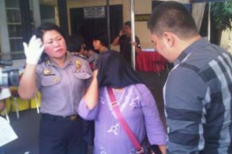 Penyalur TKI ilegal diamankan Polres Pelabuha Tanjung Perak.