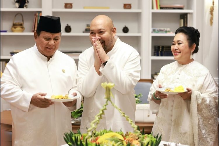Prabowo Rayakan Ulang Tahun Didit Bareng Titiek Soeharto, Kompak Pakai Baju Putih