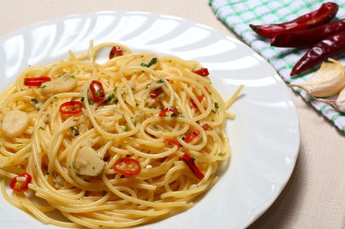 Resep Spaghetti Aglio Olio, Modal Bawang Putih dan Bubuk Cabai 