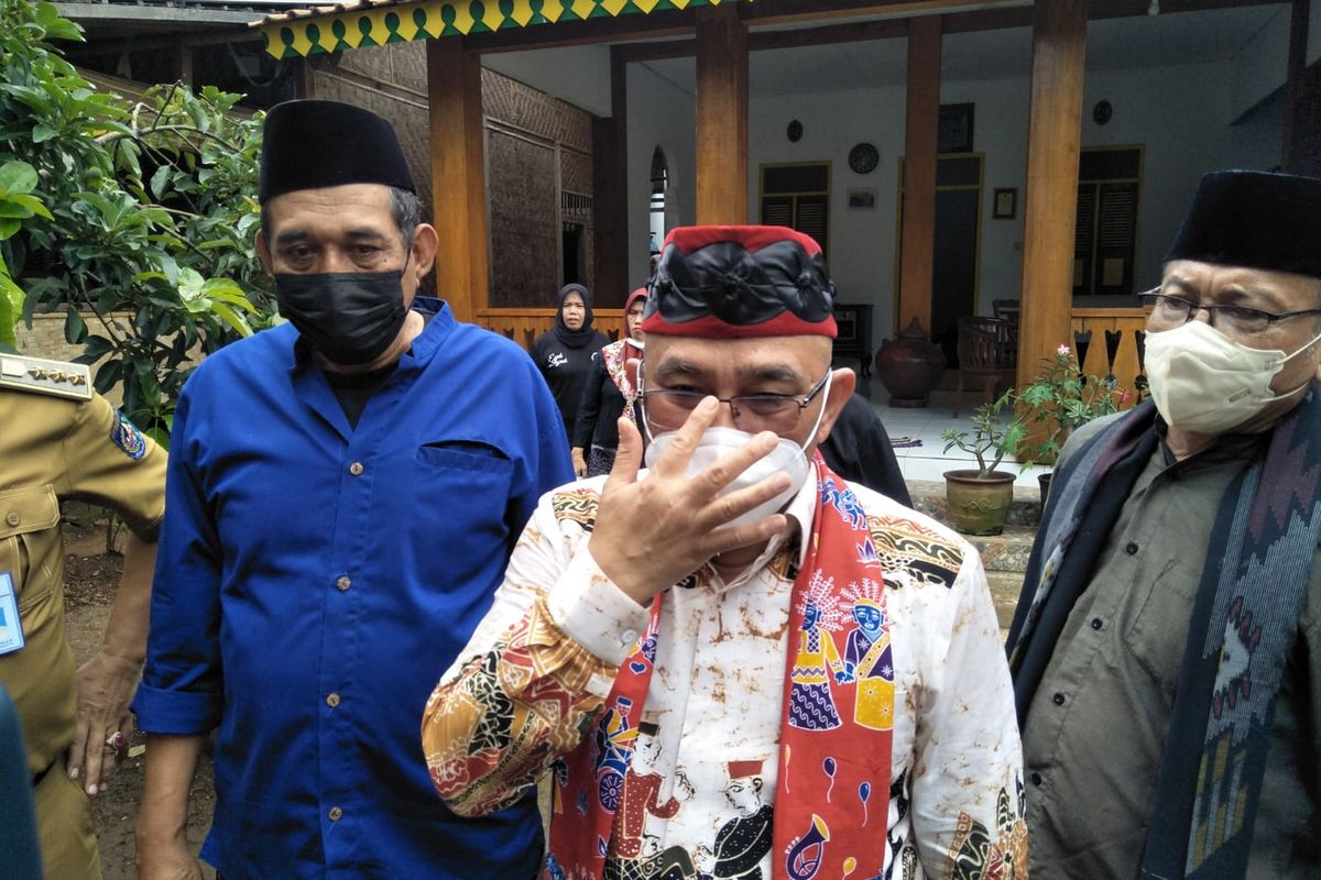 Wali Kota Depok Mohammad Idris saat di mintai keterangan di Rumah Budaya Depok, Selasa (11/1/2022).