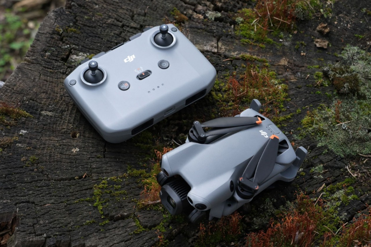 DJI Mini 5 Pro ketika dilipat.
