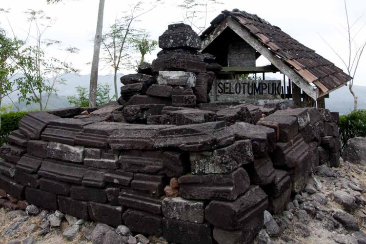 Candi Selo Tumpuk di Blitar, Jawa Timur.