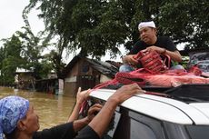 Banjir 1,5 Meter di Karawang, Dedi Mulyadi Tenggelamkan Mobilnya demi Bantu Warga