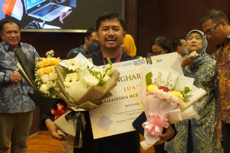 Mahasiswa IPB Ivan Taufiq Nugraha menjadi juara 1 Pemilihan Mahasiswa Berprestasi (Pilmapres) tahun 2022 Jenjang Diploma. Sebanyak 31 prestasi nasional dan internasional berhasil diraihnya hingga mengantarkannya ke ajang Pilmapres.