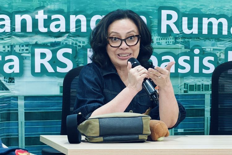 Direktur Utama RS Kemenkes Surabaya, dr. Martha Muliana L. Siahaan usai Pertemuan Strategis di RSUP Kemenkes Surabaya, Jawa Timur, Rabu (10/12/2025) sore.