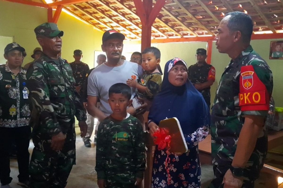 TNI Bangun Rumah untuk Johan, Anak Yatim yang Ditinggal Mati Ayah, Ibunya Tak Kunjung Pulang