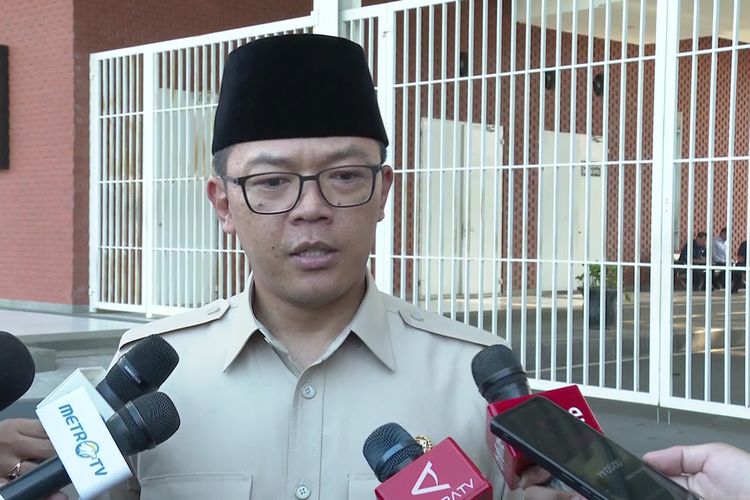 Menteri Luar Negeri (Menlu) RI Sugiono di Lanud Halim Perdanakusuma, Jakarta, Selasa (14/10/2025).
