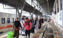 KAI Catat Lonjakan Penjualan 537.200 Tiket KA Ekonomi untuk Mudik Lebaran 2025