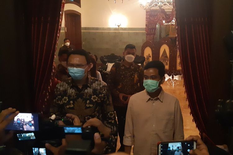Komisaris Utama Pertamina Basuki Tjahaja Purnama alias Ahok dan Wali Kota Solo Gibran Rakabuming Raka di Loji Gandrung Solo, Jawa Tengah, Rabu (7/4/2021) malam.