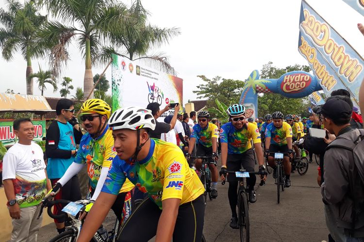 Gowes Nusantara Tour de Menoreh 2019 di Lapangan Wijimulyo, Nanggulan, Kulon Progo, Minggu (24/11/2019).