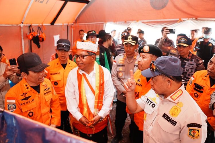 Tinjau Lokasi Terparah, Mendagri Minta Pemda Percepat Pendataan Dampak Gempa