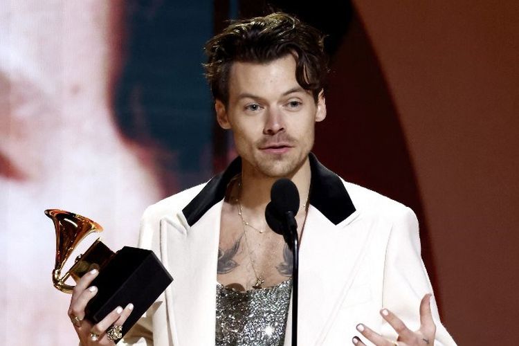 Penyanyi Harry Styles memenangi penghargaan Grammy Best Pop Vocal Album Grammy Awards ke-65 yang digelar di Crypto.com Arena di Los Angeles, California, pada Minggu (5/2/2023). 