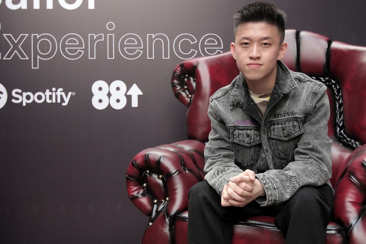 Rapper Rich Brian dalam pameran The Sailor Experience di Gudang Gambar, kawasan Cipete, Jakarta Selatan, Rabu (7/8/2019).