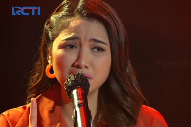 Kontestan Indonesian Idol Karen Claudia Rantung.