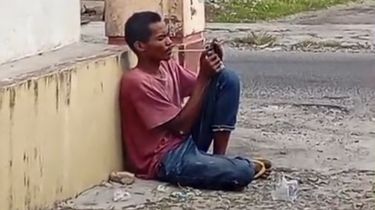 Viral Video Pria Asyik Isap Sabu di Halaman Rumah Warga, Kini Ditahan di Polres Binjai 